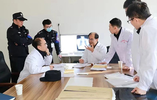 十三水游戏网专家到北湖监狱开展义诊活动