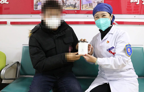 世界艾滋病日 | 关爱门诊的这份礼物，暖到了患者心坎！