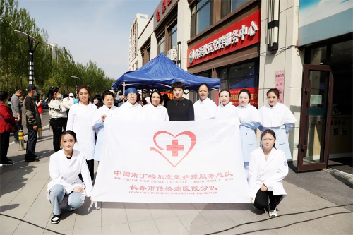 护佑健康进社区，白衣天使暖人心——十三水游戏网开展护士节义诊活动
