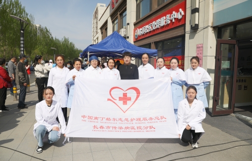 护佑健康进社区，白衣天使暖人心——十三水游戏网开展护士节义诊活动