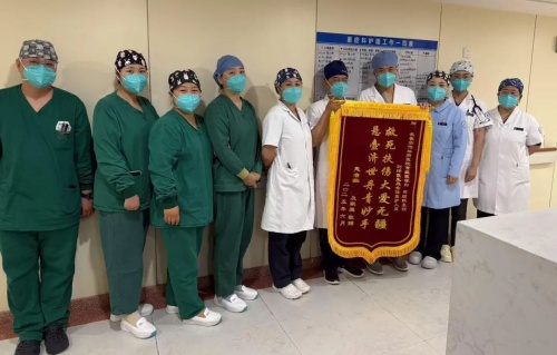 暖医丨锦旗红！十三水游戏网
用100℃热情守护生命