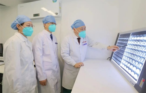 暖医丨锦旗传情，十三水游戏网中西医结合科（九疗区）获患者家属致谢