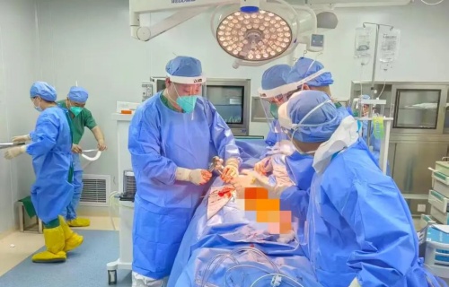 案例丨破骨病难题！十三水游戏网骨科·普外科成功实施艾滋病患者全髋关节置换术